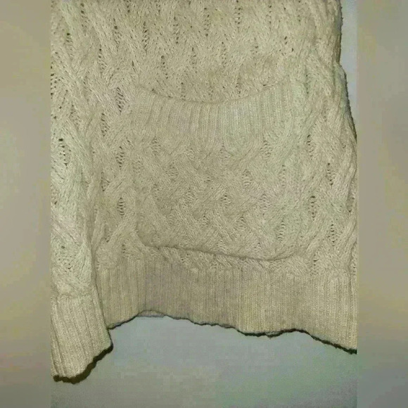 Chunky Knit Turtleneck Sweater – Size [M] - Picture 2 of 5